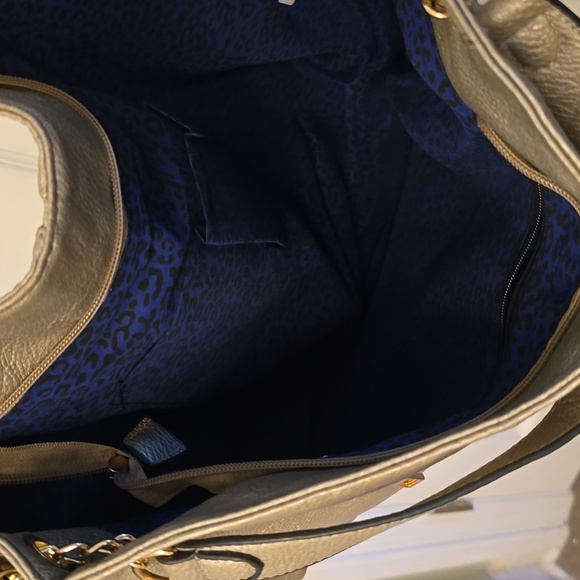 Elegant Large Silver/Gold Bag (7gw) - Picture 4 of 8